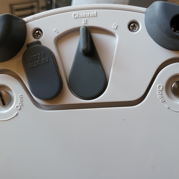 BROOKSTONE OUTDOOR WIRELESS SPEAKER - Picture 4 of 10